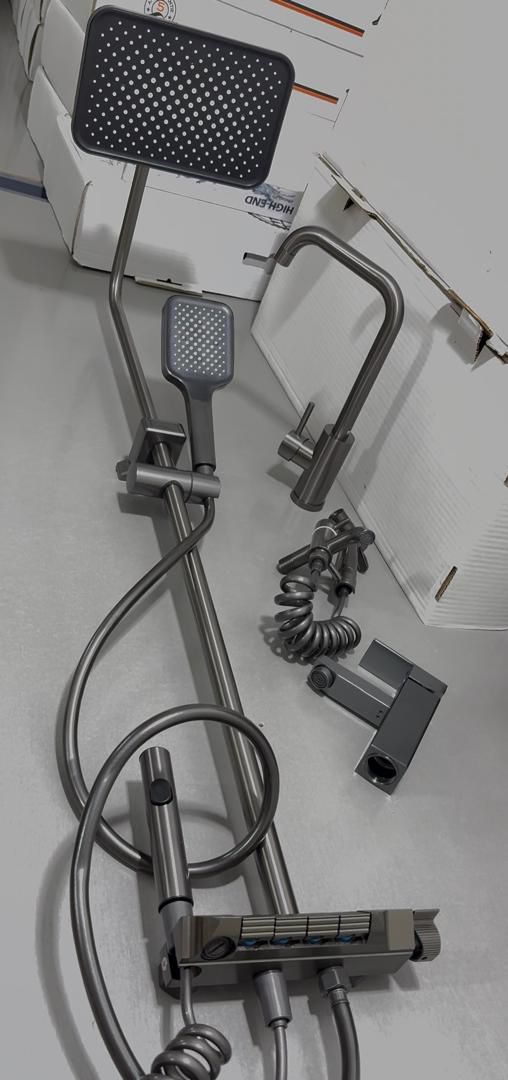 Pack 4 en 1 Premium Noir & Gris – Colonne de douche en aluminium + Robinet toilette + Mitigeurs cuisine & lavabo | Qualité supérieure